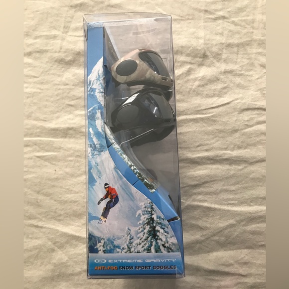 Never used Extreme Gravity anti-fog snow sport goggles (2 goggles and case). - Picture 5 of 5